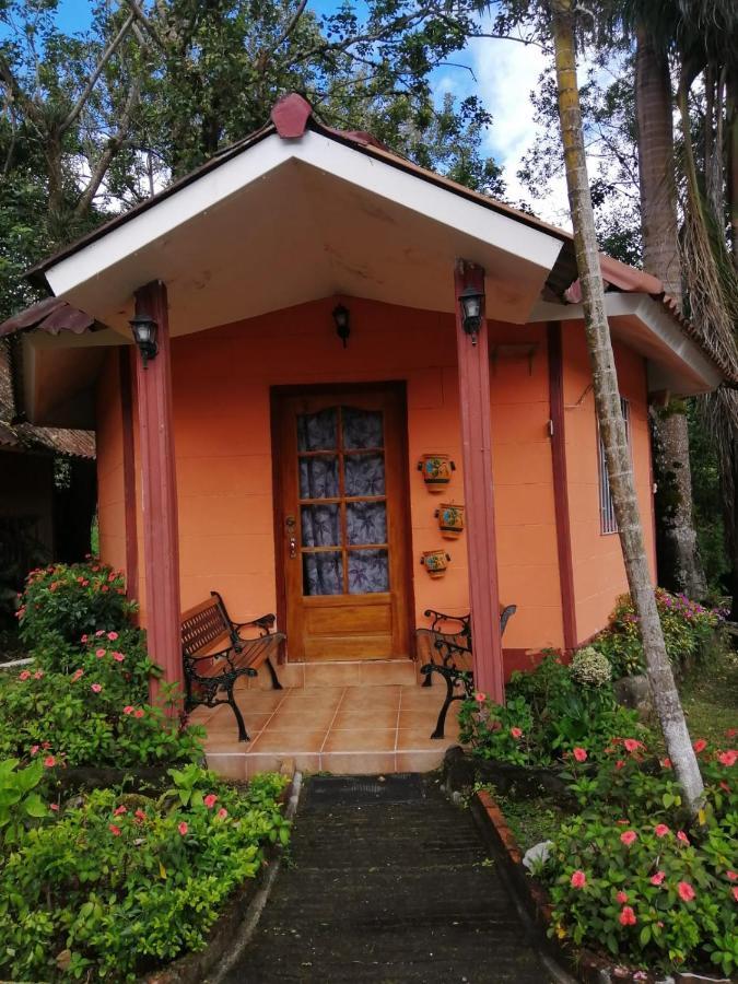 Cabanas Mountain River Lake Inn Nueva California المظهر الخارجي الصورة