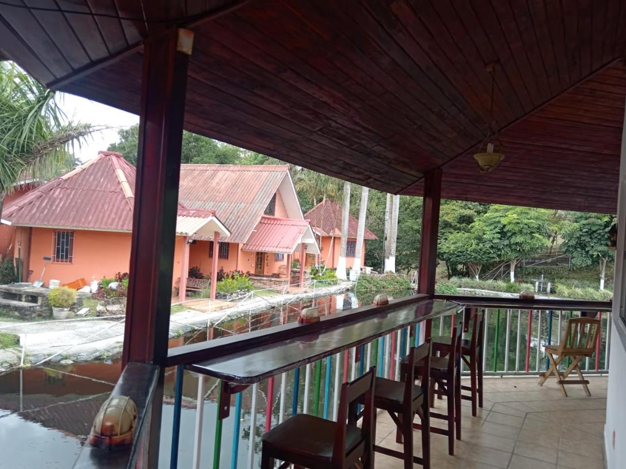 Cabanas Mountain River Lake Inn Nueva California المظهر الخارجي الصورة