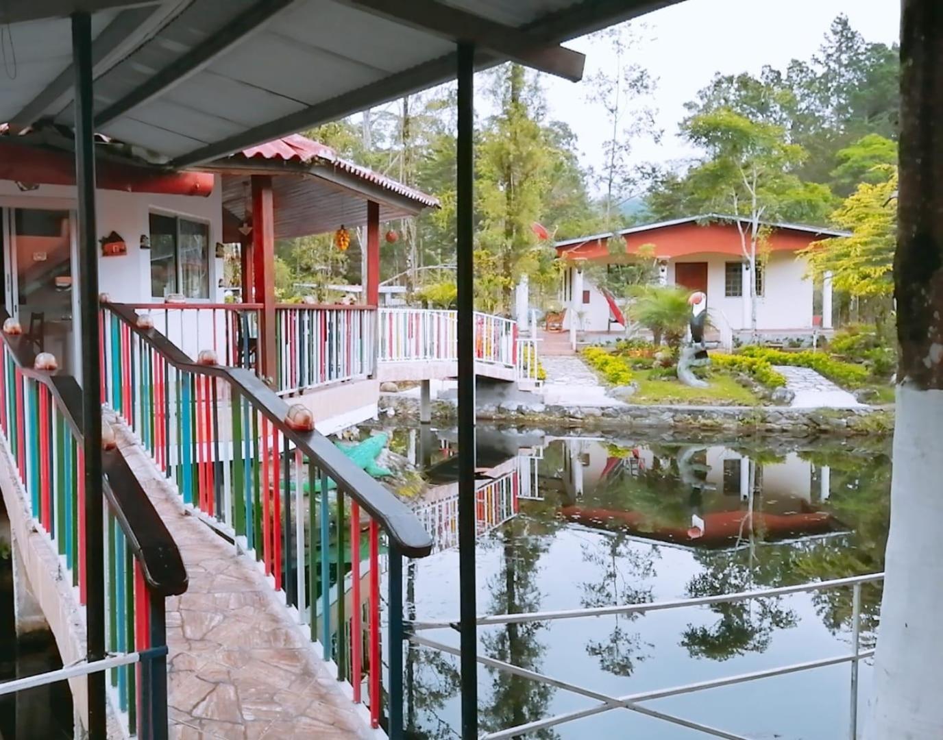 Cabanas Mountain River Lake Inn Nueva California المظهر الخارجي الصورة