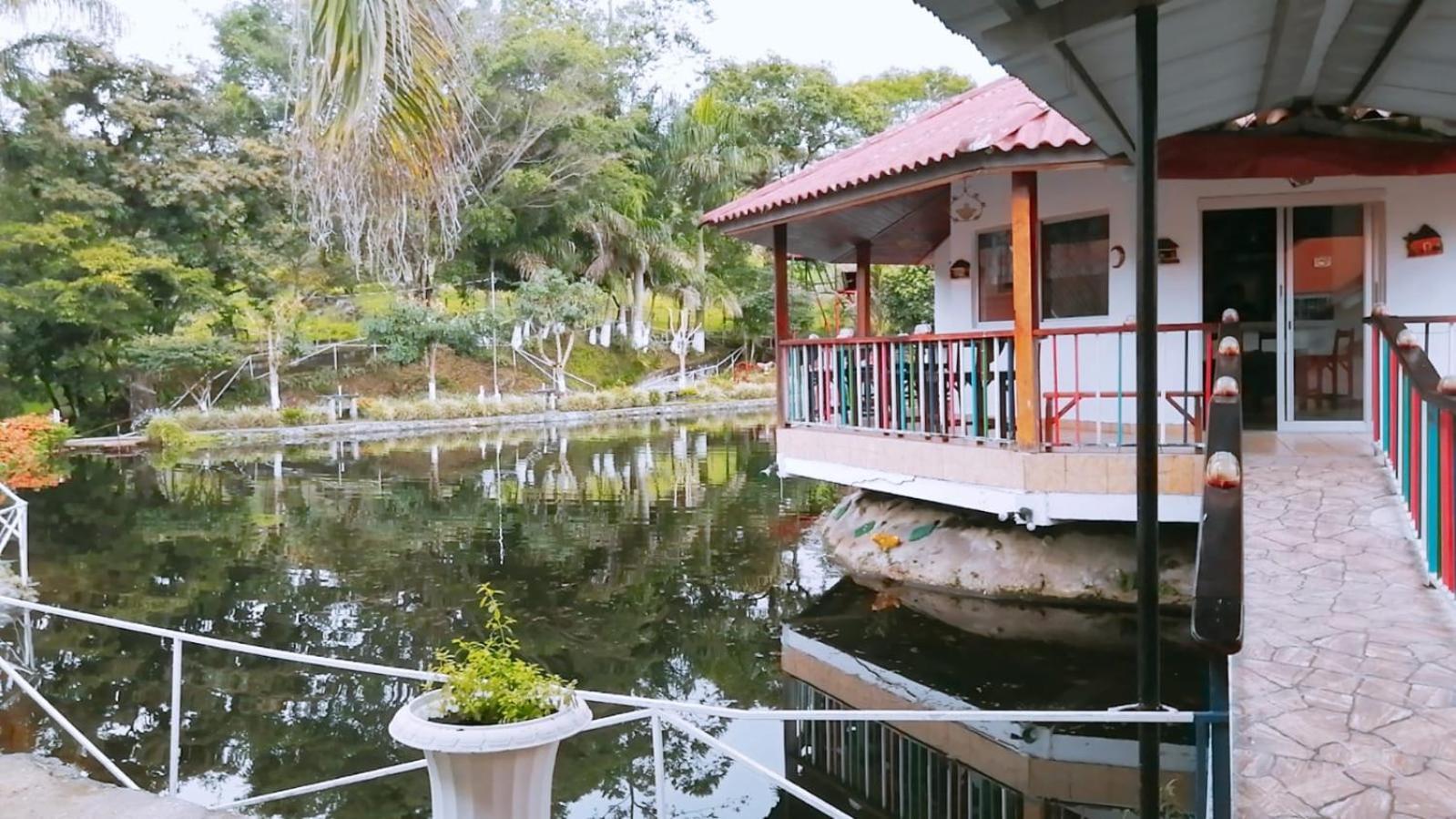 Cabanas Mountain River Lake Inn Nueva California المظهر الخارجي الصورة